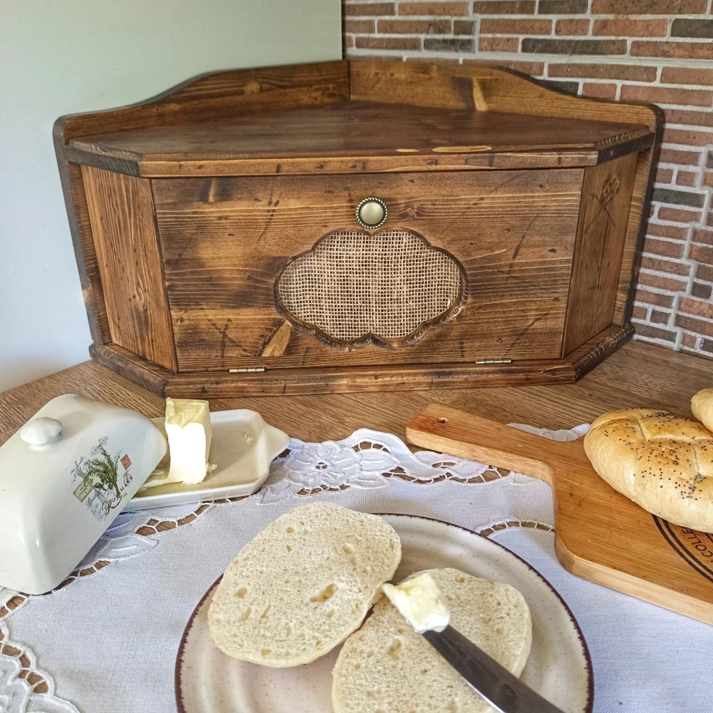 Rustikální rohový chlebník s větrací mřížkou